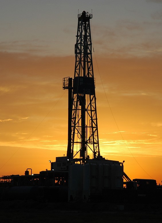 Oil-rig-at-sunset